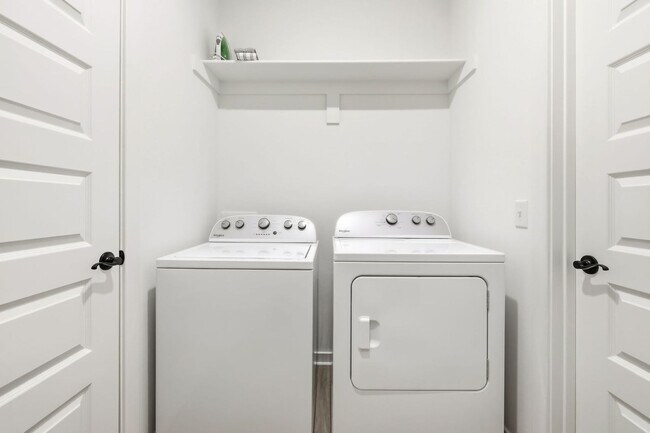 Building Photo - 1324 Van Buren Ave