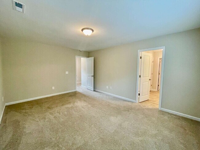 Building Photo - 3-Bedroom Retreat With 2.5 Baths In Fayetteville