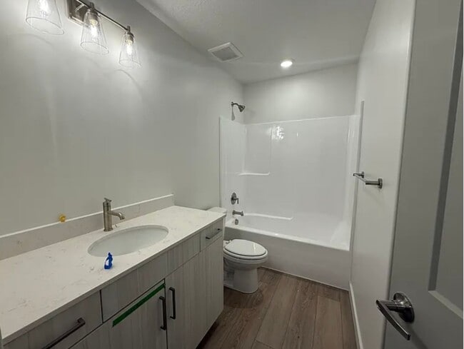 Building Photo - Brand New unit!