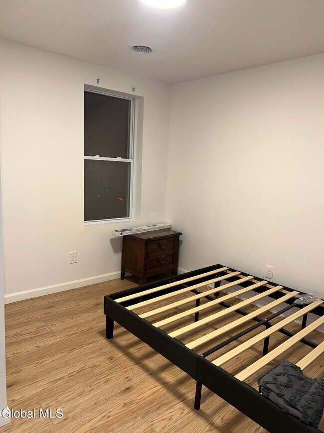 Building Photo - 351 4th St