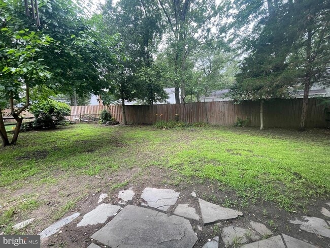 Building Photo - 5005 Vane Ct