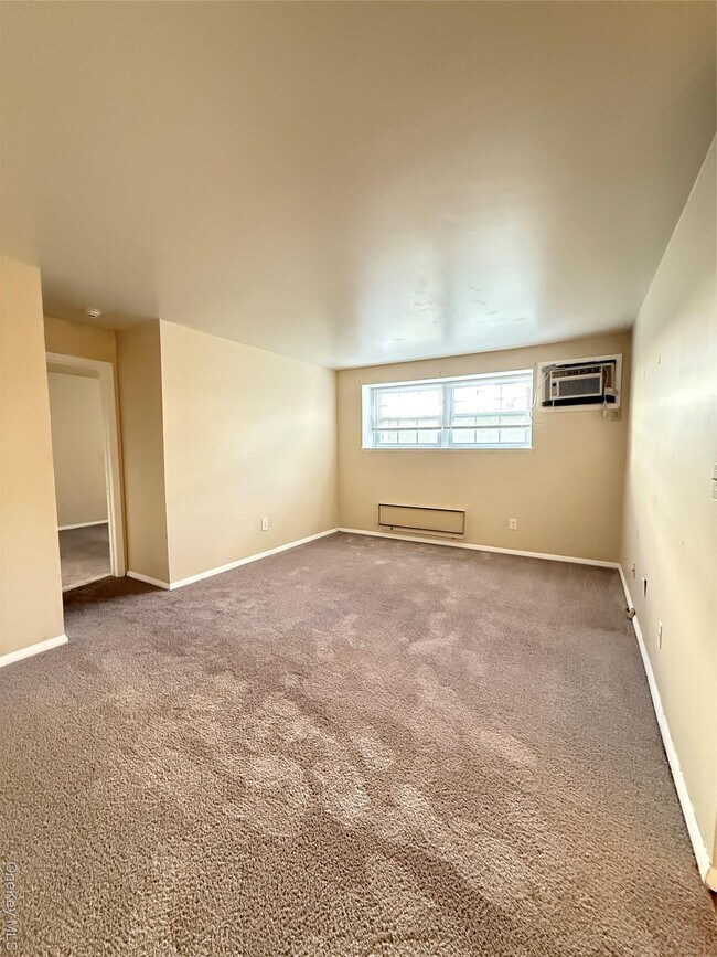 Building Photo - 33 Oak St