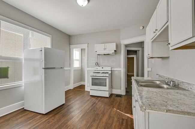 Building Photo - 317 S 39th St