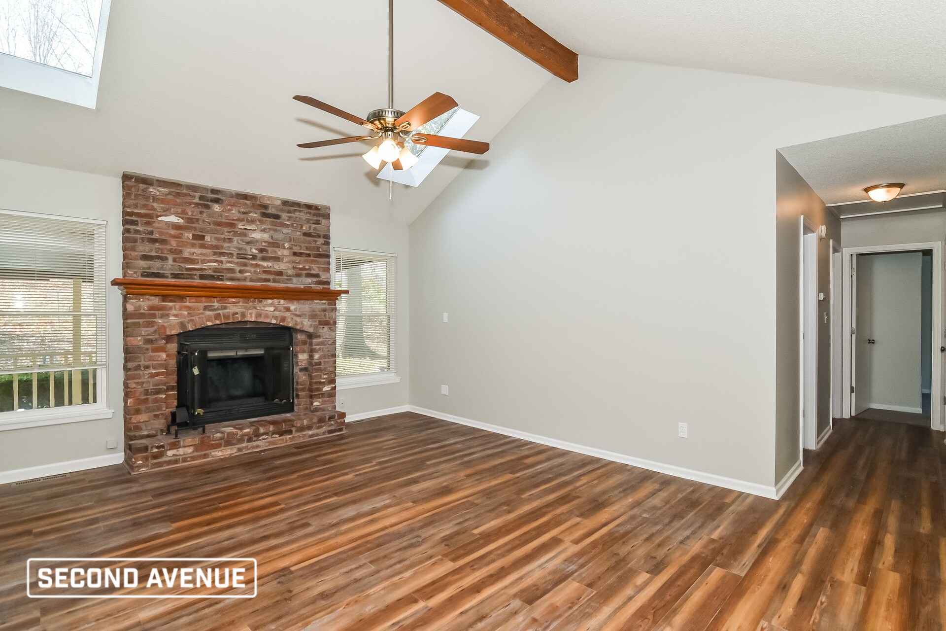 Building Photo - 716 SE Shamrock Ln