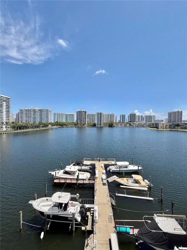 Building Photo - 18081 Biscayne Blvd