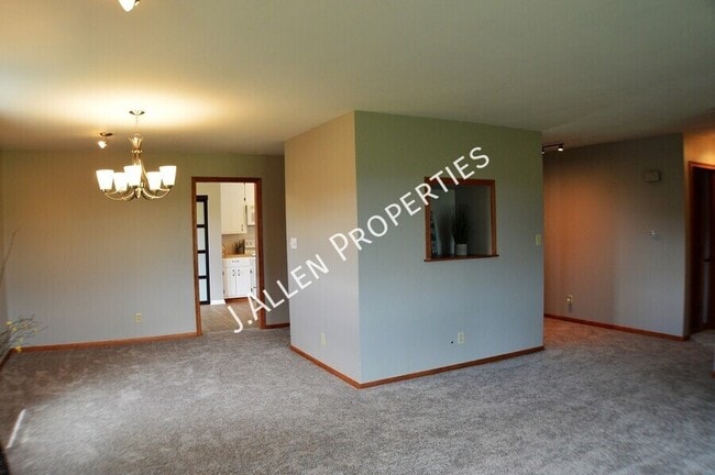 Building Photo - 2219 Sunset Ave