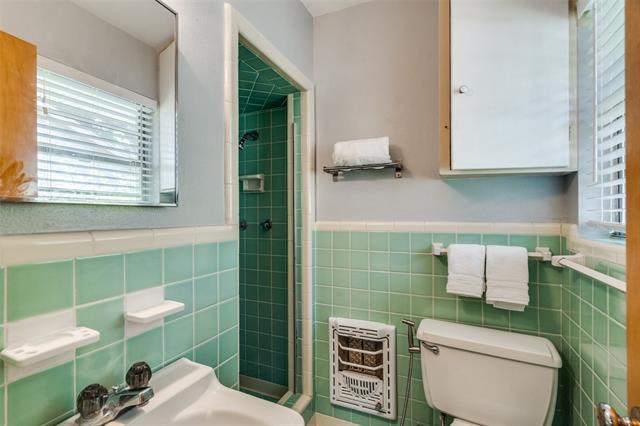 Building Photo - 9222 Livenshire Dr