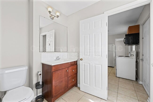 Building Photo - 4211 Crestside Rdg SW