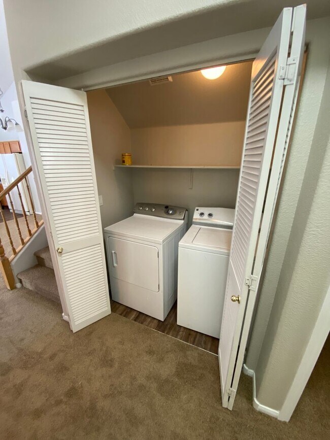 Building Photo - AMERICANA Property Mgmt - Freshly remodele...