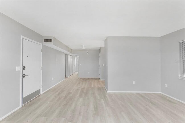Building Photo - 250 Rosery Rd NW