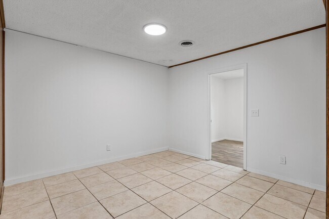 Building Photo - 2205 Island Blvd