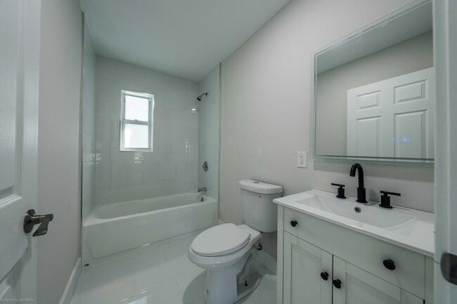 Building Photo - 1405 NW 7th Terrace