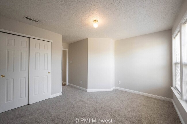 Building Photo - "Charming 3-Bedroom Home with 2.5 Baths and 2,125 Sq Ft in Greenfield, IN!"