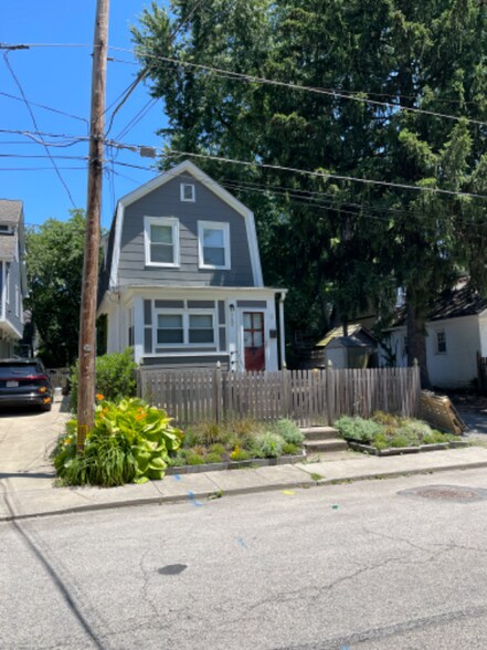 Building Photo - 203 Conway Ave