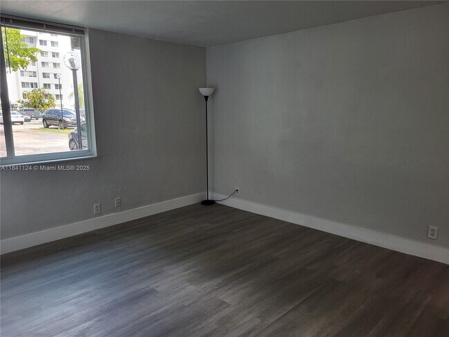 Building Photo - 9125 SW 77th Ave