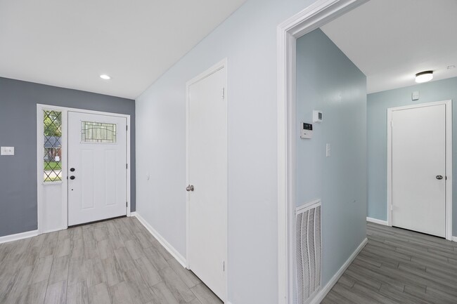 Building Photo - 10623 Wickersham Ln