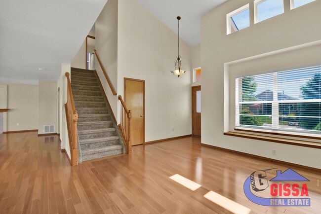 Building Photo - Beautiful home with 4 BR, 3.5 BA, 2 CAR wi...