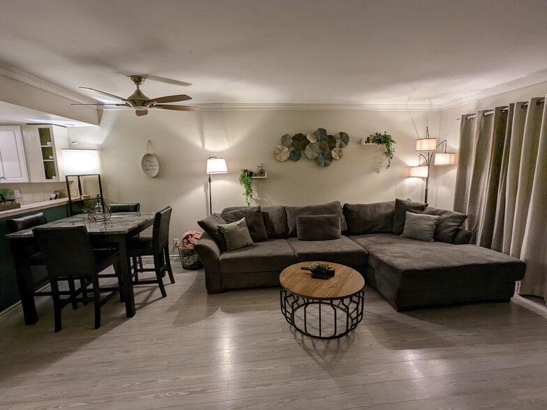 Building Photo - 7910 E Thomas Rd