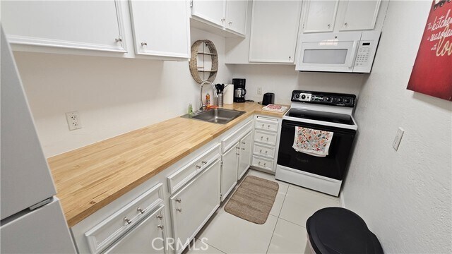Building Photo - 2857 N Los Felices Rd