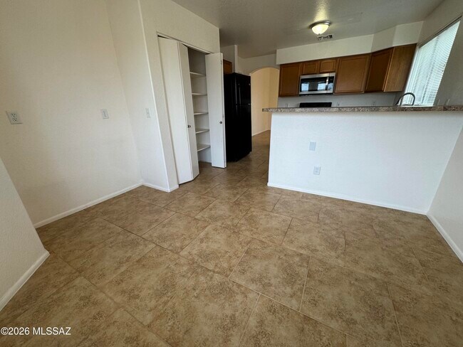 Building Photo - 7815 S Wild Primrose Ave