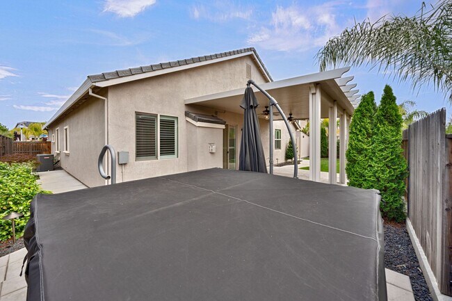 Building Photo - Beautiful Lincoln Home with Solar, 3-Car Garage & Trailer Parking!