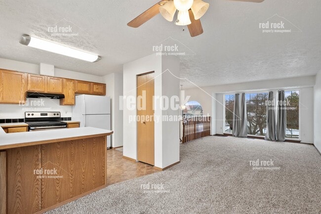 Building Photo - 1323 N Mitchell Rd
