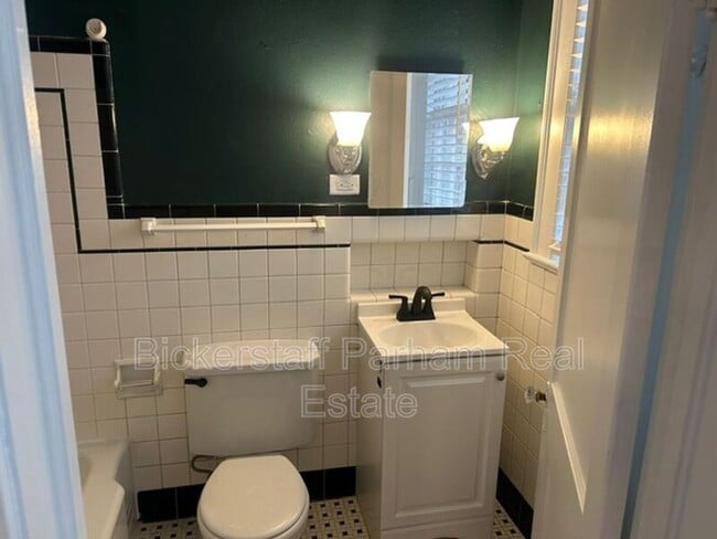 Building Photo - 925 Cooper Ave