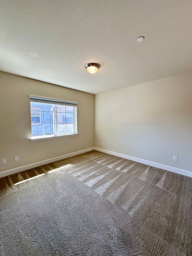 Building Photo - 1154 Galeria Cir