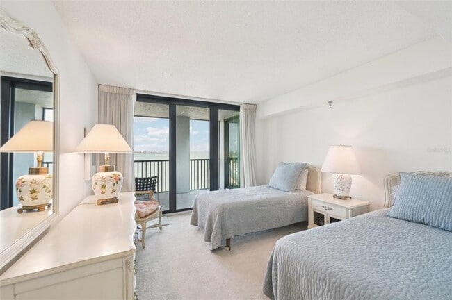 Building Photo - 11 Sunset Dr