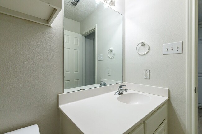 Building Photo - Wonderful Duplex in Southwest Lubbock!