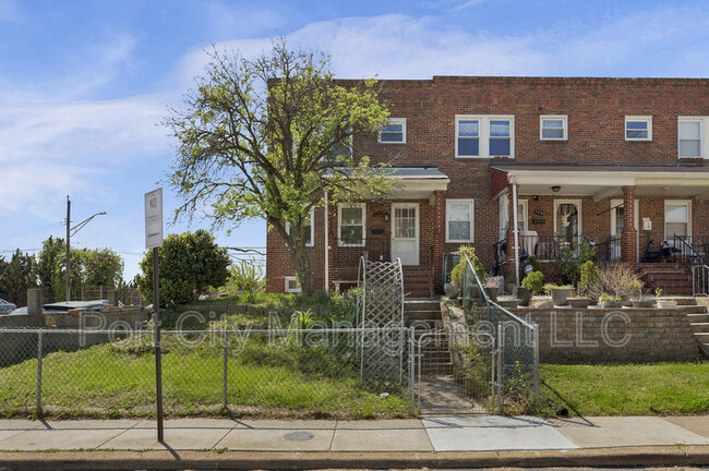 Building Photo - 730 Rappolla St