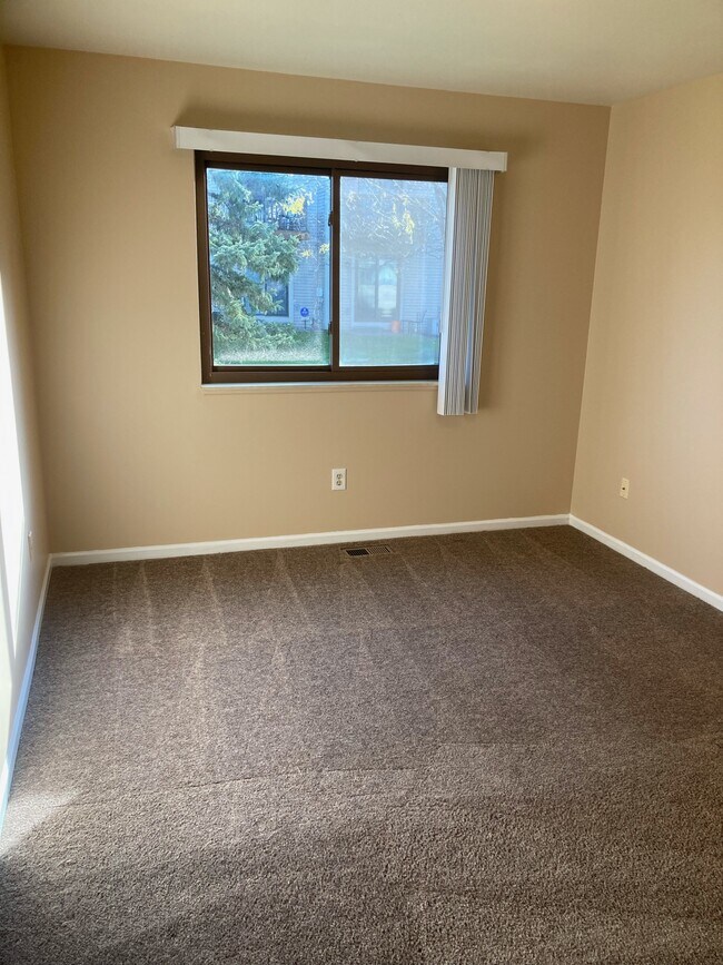 Building Photo - 27690 Harrison Woods Ln