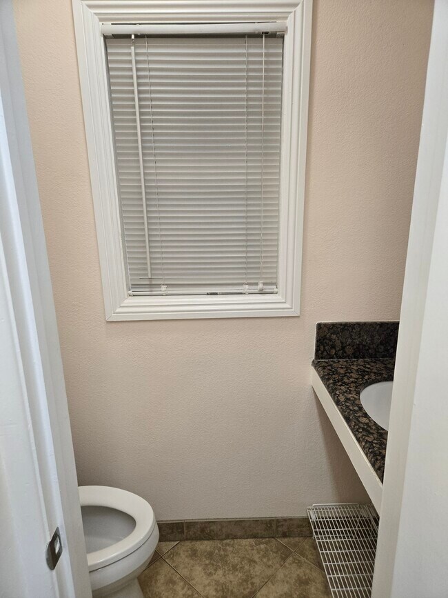 Building Photo - 1645 W Wisteria Pl