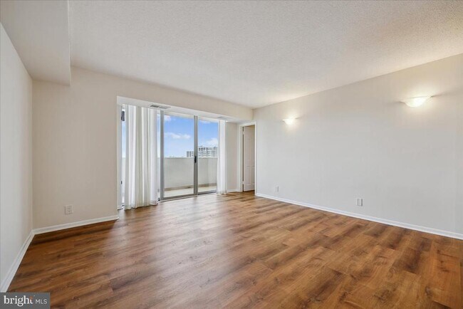 Building Photo - 4601 N Park Ave