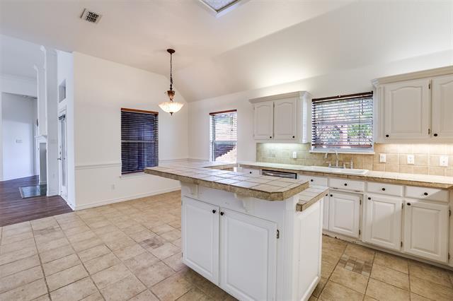 Building Photo - 5901 River Bend Dr