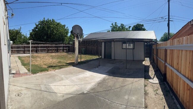 Building Photo - 1320 Wilson Ave