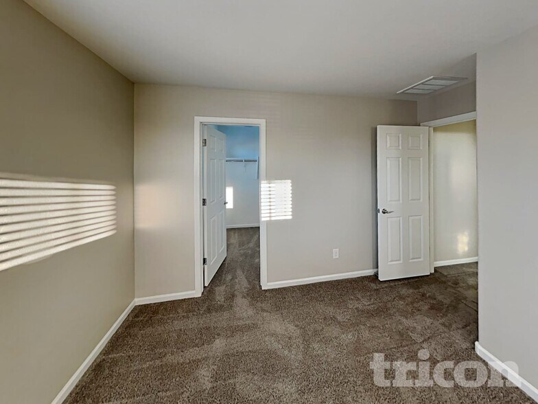 Building Photo - 8636 E Posada Ave