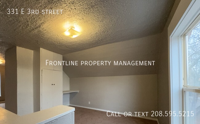 Building Photo - 331 E 3rd St