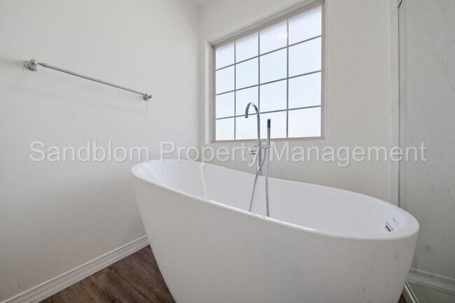 Building Photo - For Lease | Jenks | Available Now!