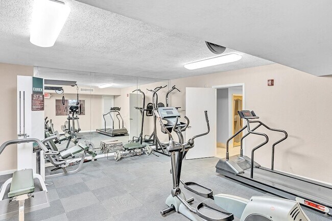 Building Photo - 525 N Ocean Blvd