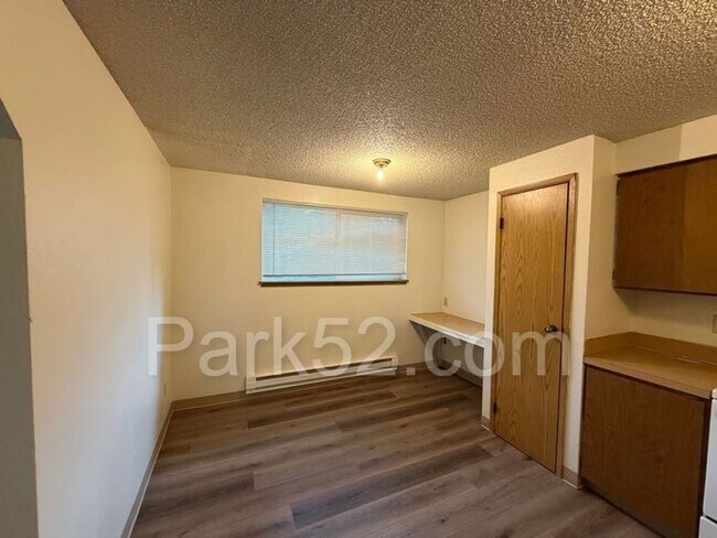 Building Photo - 5025 S Orchard #B