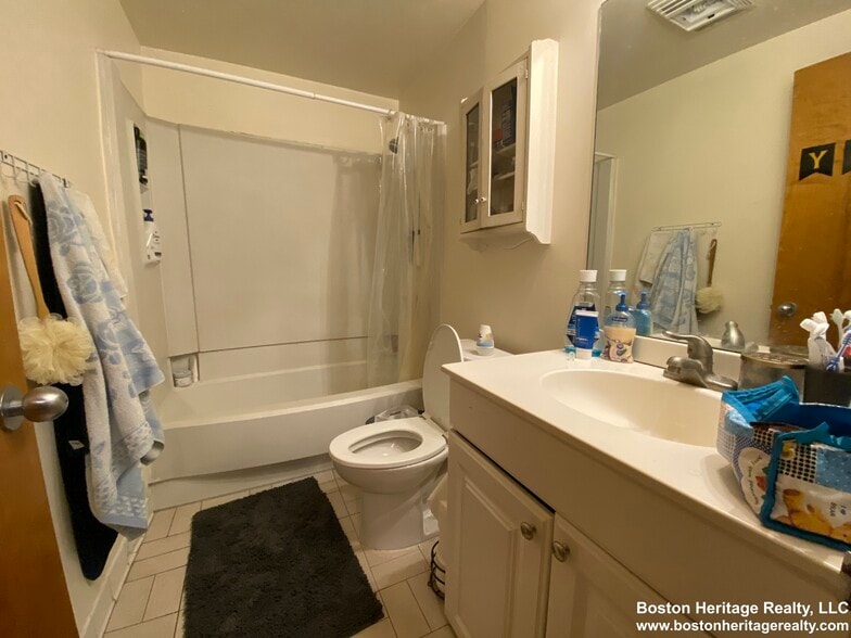 Building Photo - 95 Gainsborough St