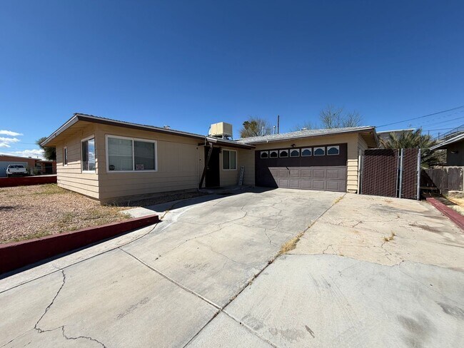 Building Photo - 3 Bedroom 2 Bathroom House with Central A/C , 2 Car Garage and Beautiful Backyard with Covered Patio