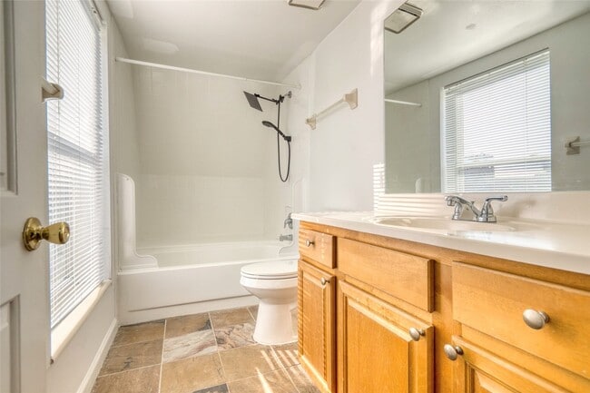 Building Photo - 4390 McPherson Ave