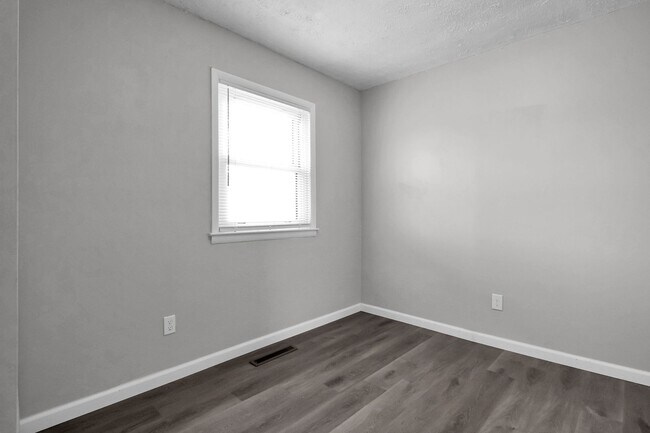 Building Photo - 3 Bedroom Home