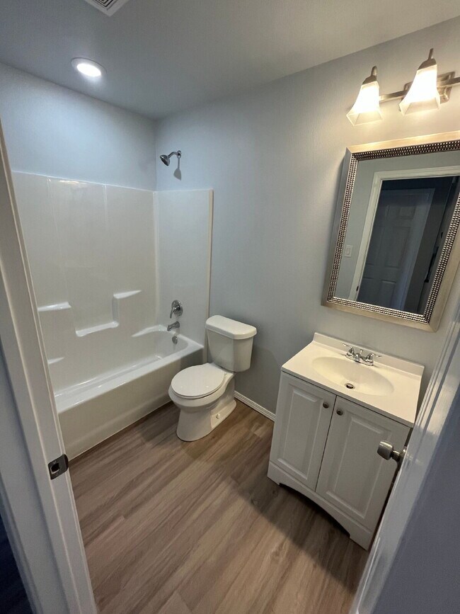 Building Photo - Cute Duplex in North Lubbock