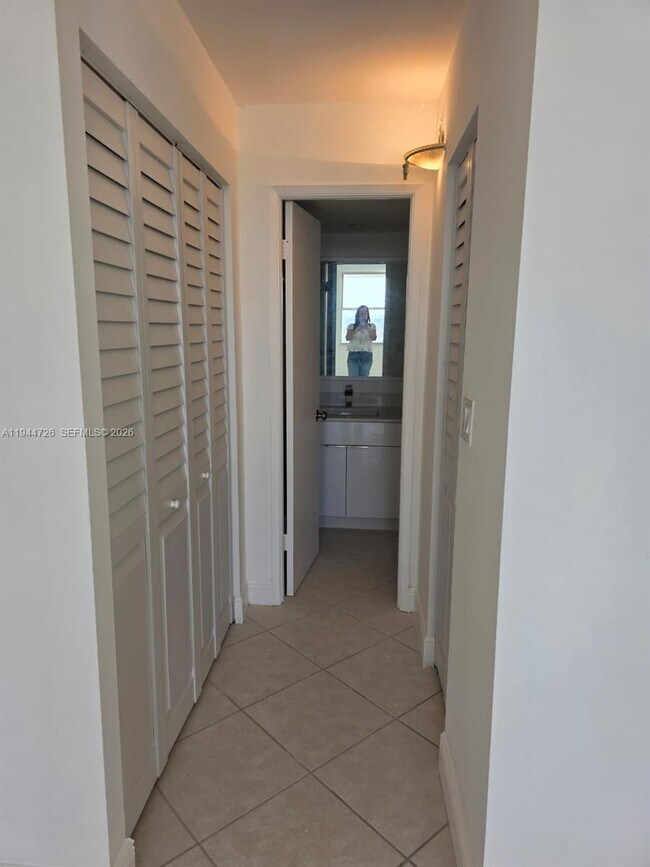 Building Photo - 18151 NE 31st Ct