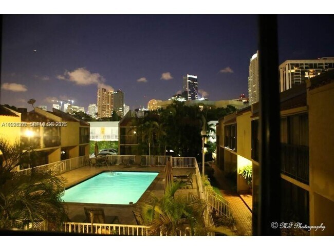 Building Photo - 1990 Brickell Ave