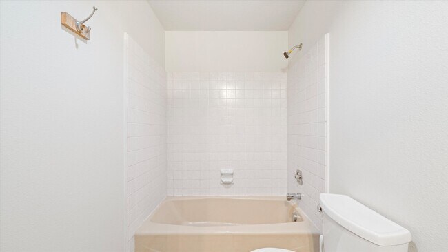 Building Photo - Spacious 4-Level Home with Panoramic Views for Lease – Hills West, South Richland – $2,800/mo