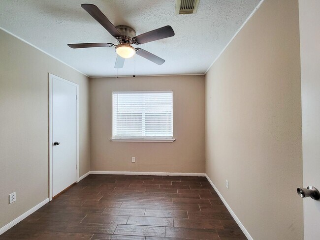 Building Photo - 10010 Sagecanyon Dr